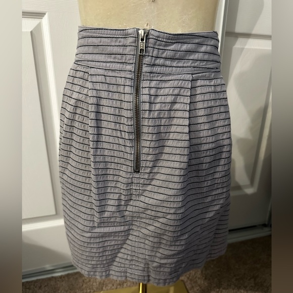 EUC HALOGEN TEXTURED GREY AND  NAVY PINSTRIPED FULL SKIRT size 10 - Picture 2 of 6